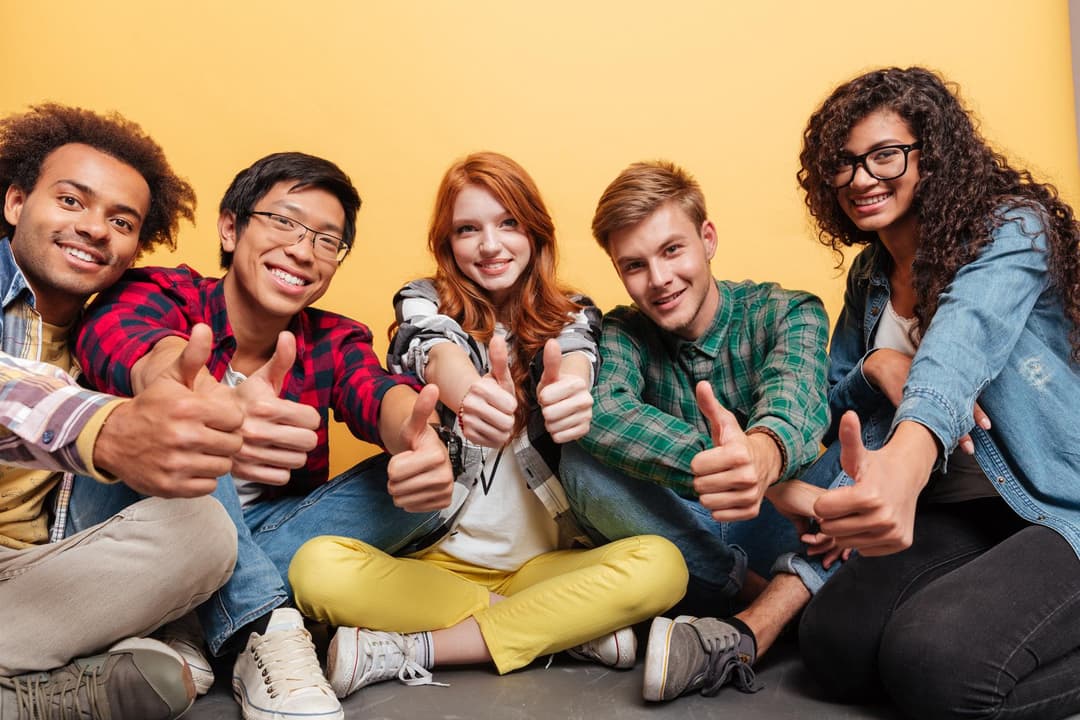 Jeunes qui apprennent à gérer leur argent